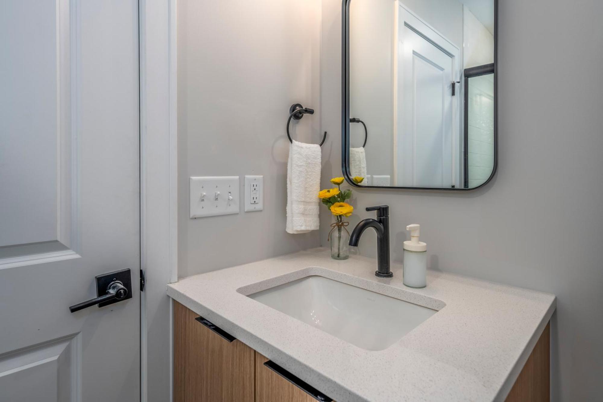 Prime Otr, 3 Lux Queen Beds, Two 55In Tvs, Steps To Tql, Findlay Market, Light Rail, Fast Wifi 辛辛那提 外观 照片